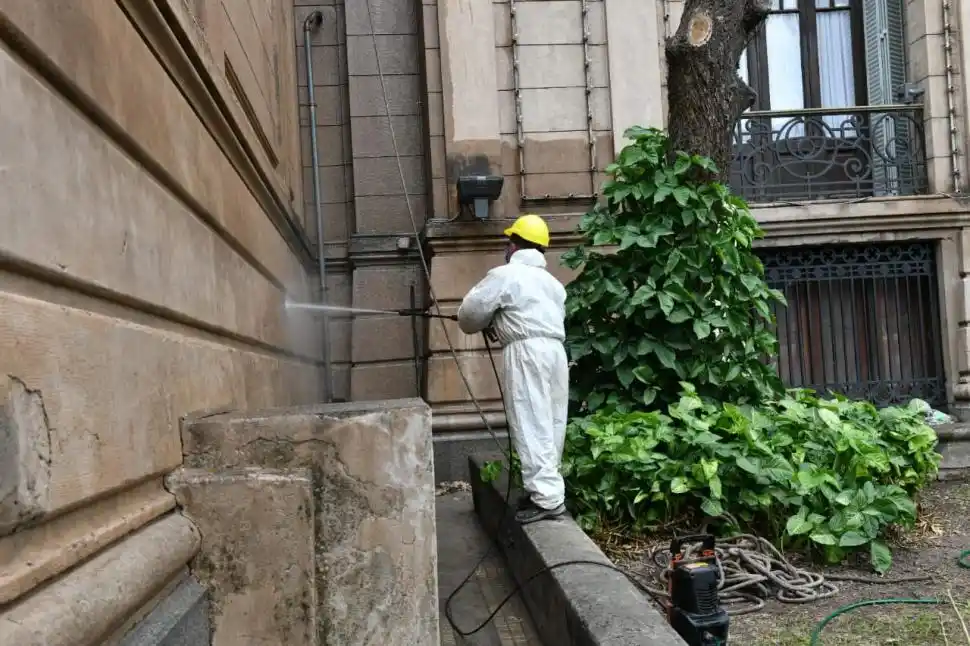 Retoques en  la Casa de Gobierno antes del 9 de Julio