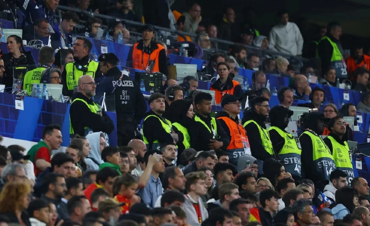 Tragedia en Múnich: un hincha cayó de una tribuna superior y murió durante la final entre España y Portugal