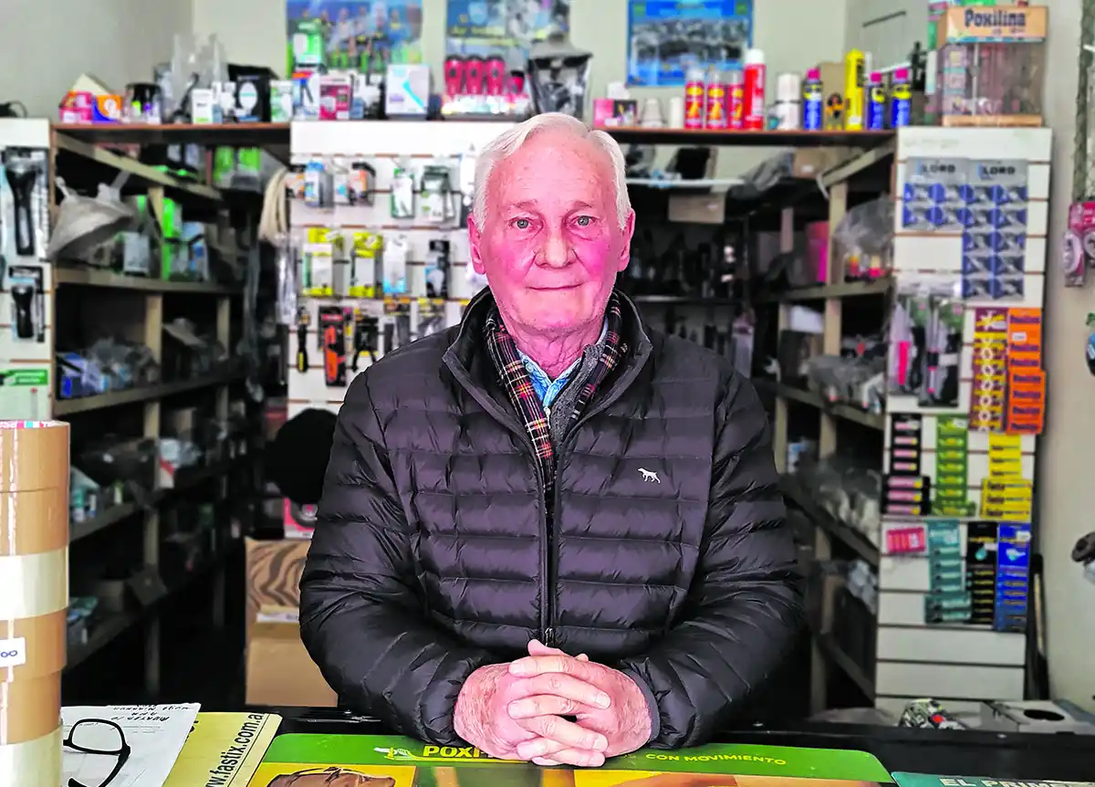 DESIDIA. El vecino Juan José Pistone reclamó la falta de políticas públicas.