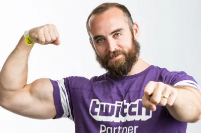 De gamer a fisicoculturista: cómo perdió 50 kilos tras pasar 12 horas diarias frente a la pantalla