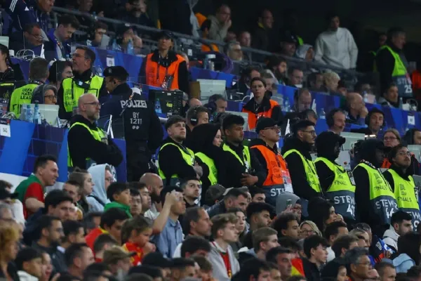 Tragedia en Múnich: un hincha cayó de una tribuna superior y murió durante la final entre España y Portugal