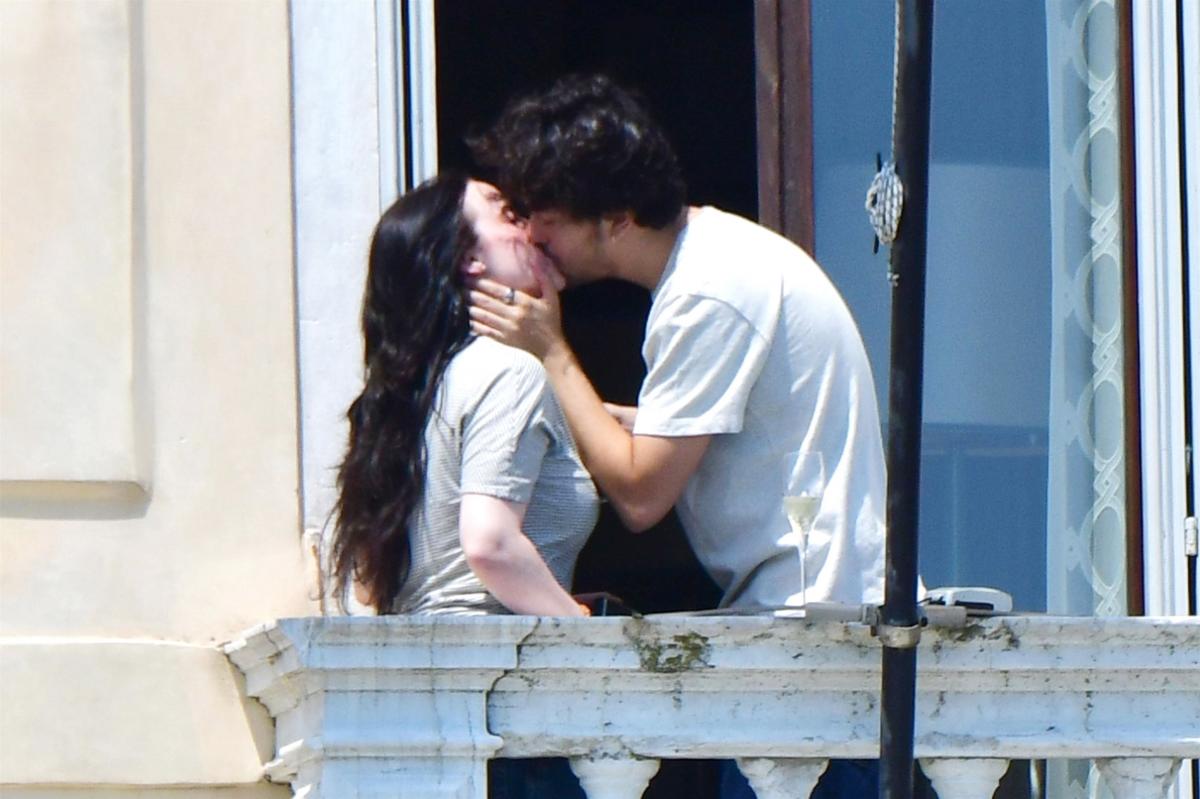 Billie Eilish fue vista en Venecia con un nuevo amor: ¿quién es y cuál es el síndrome que comparten?
