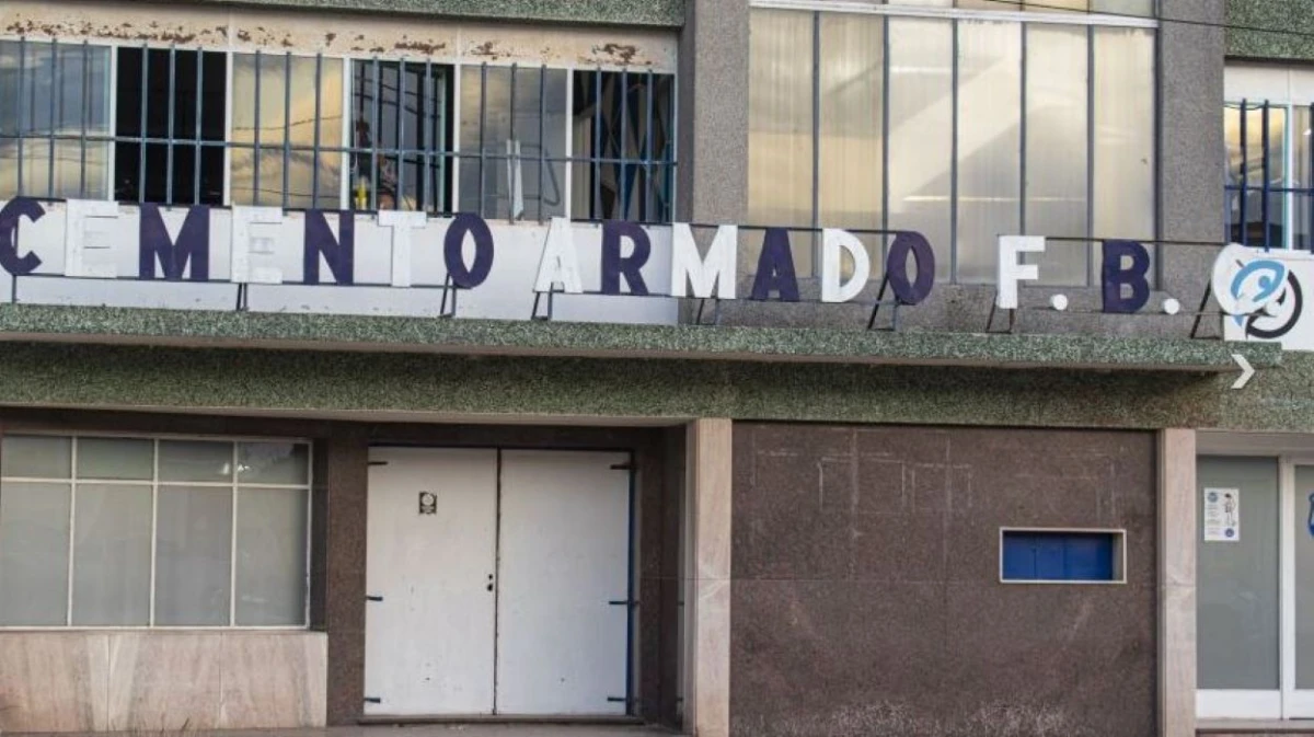 EL CLUB. El 27 de septiembre de 1958 se inauguró la actual sede social, en la Avenida 25 de Mayo 1041, de Azul. FOTO DE: Nacho Correa. El Tiempo.