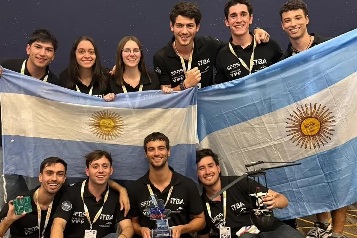 ORGULLO NACIONAL. Estudiantes del Instituto Tecnológico de Buenos Aires salieron campeones de CanSat 2025, una prestigiosa competición de ingeniería aeroespacial organizada por la American Astronautical Society y respaldada por la NASA. / X @GAFrancos_ok