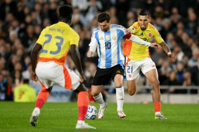 Argentina no lució, pero rescató un empate frente a Colombia gracias a un golazo de Almada
