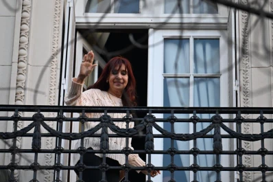 ¿Puede evitar un tribunal internacional el arresto de Cristina Kirchner?