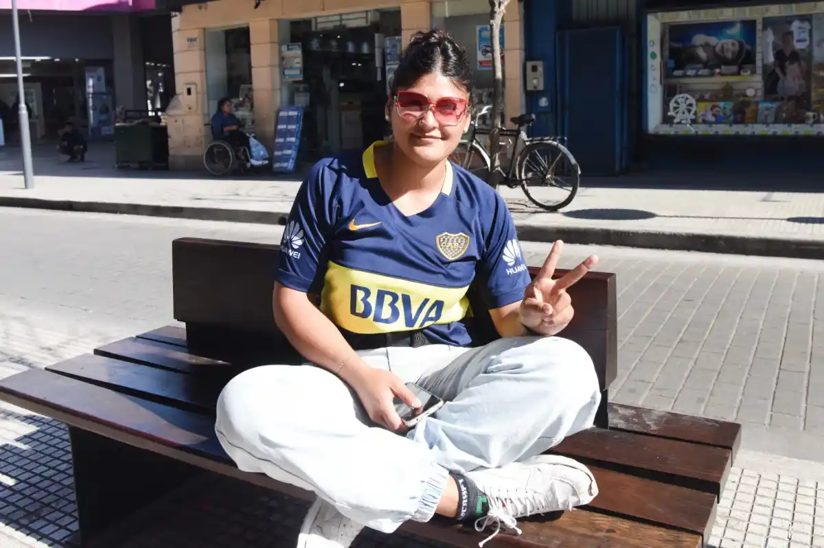 A Lagoria le regalaron la camiseta de Boca con el dorsal 