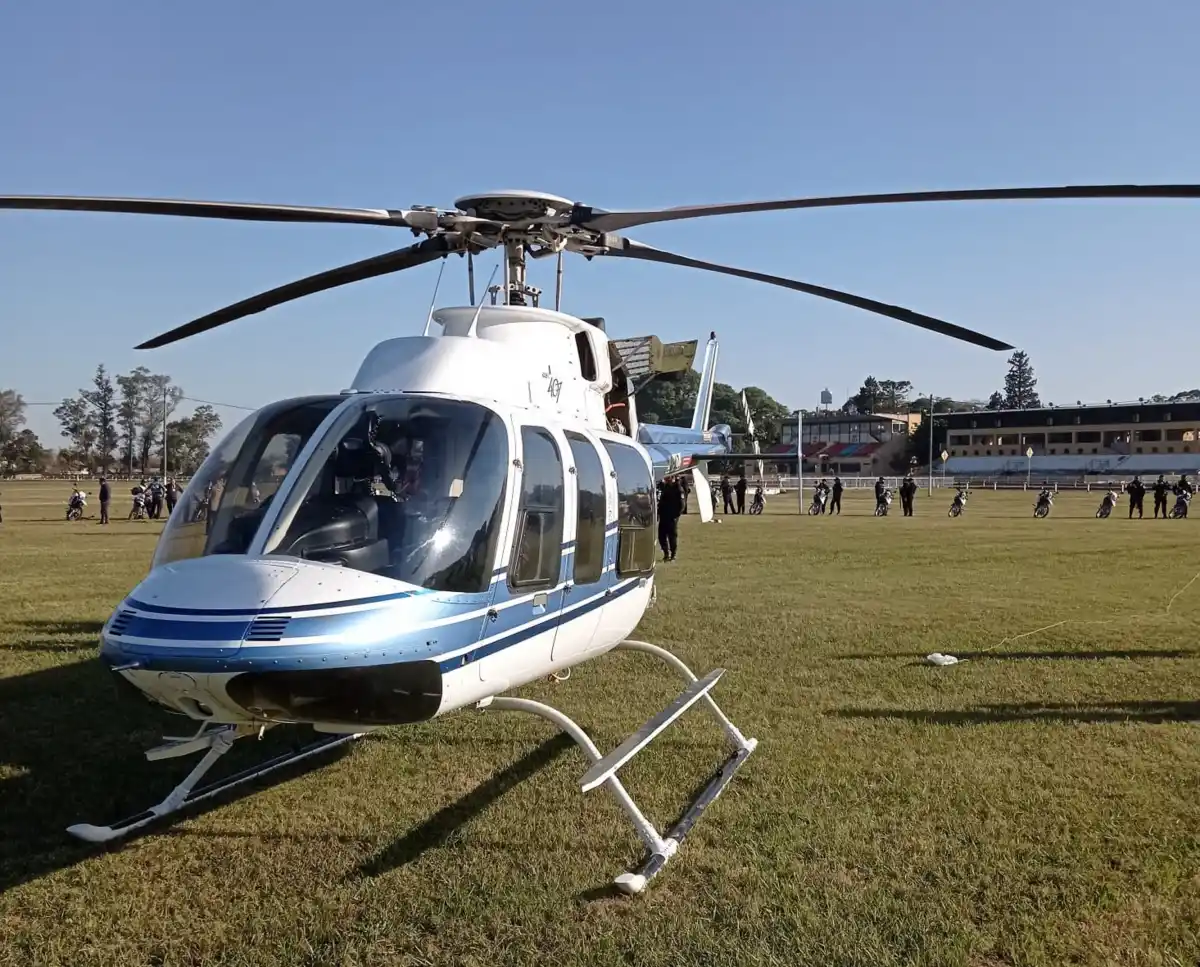 El helicóptero de la fuerza de seguridad siguió el operativo. 