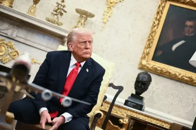 Donald Trump redobló sus críticas a la Fed y dijo que las tasas deberían estar 2,5 puntos por debajo