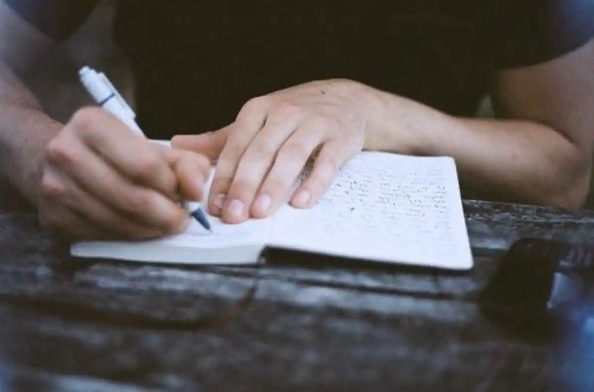 “La fortuna no hiere a los valientes.” – Séneca