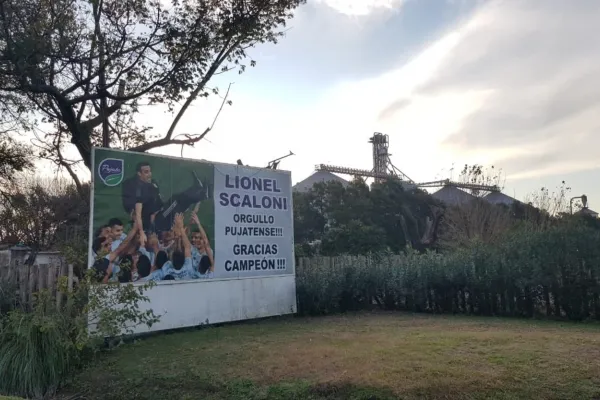 El reino silencioso de Scaloni: Pujato, un pueblo con corazón de potrero y rugido de camiones