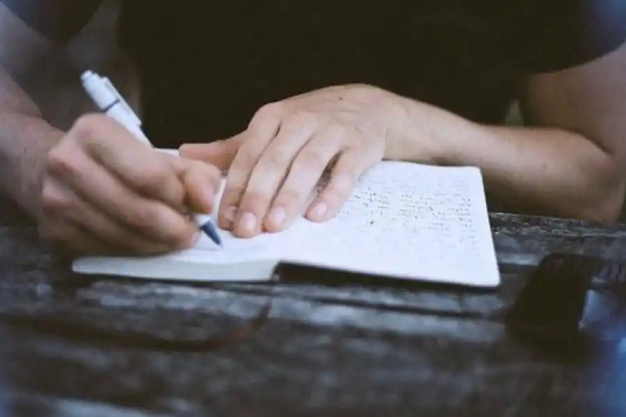 “La fortuna no hiere a los valientes.” – Séneca