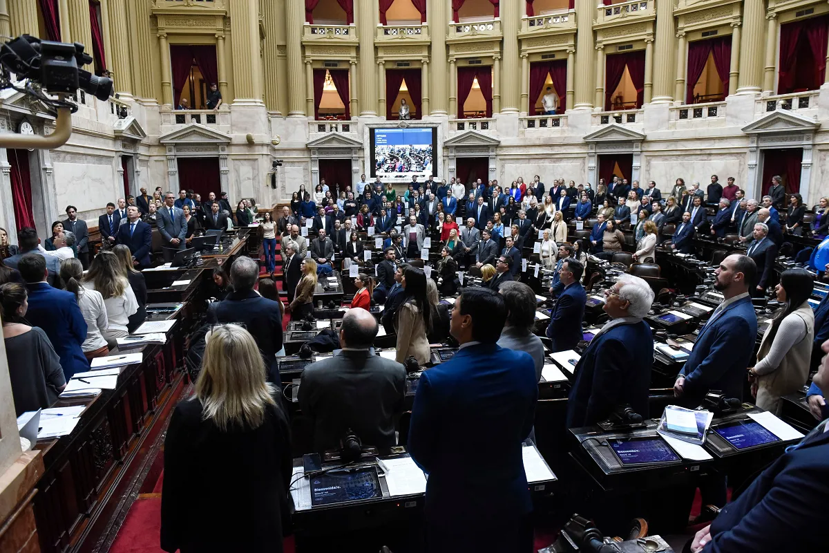 Dólares en el colchón: al Gobierno le falta apoyo opositor y demora el proyecto