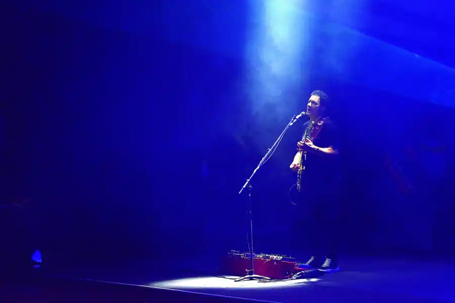 ÍNTIMO. La conexión de la banda con el público fue intensa y conmovedora.