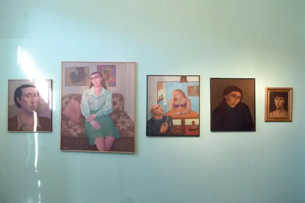 DE ANUNCIO IRAMAIN. Pinturas que Tártari decidió poner en valor.