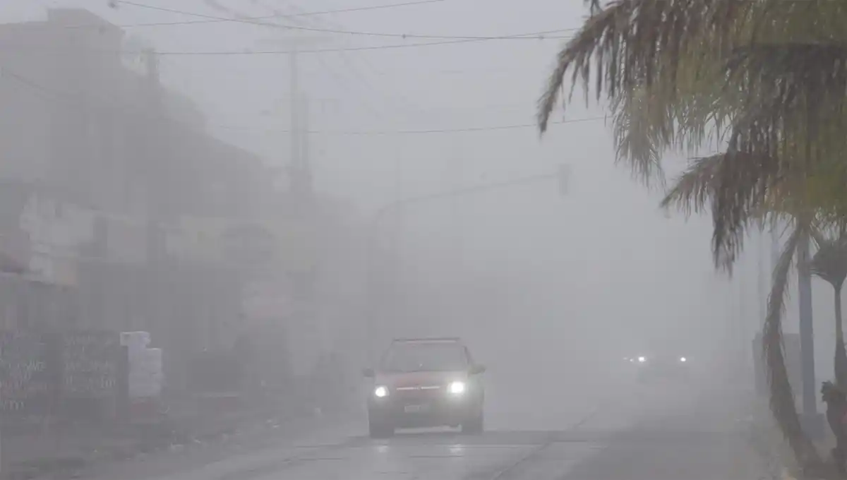 CON LUCES. Los conductores debieron emplear todos los recursos disponibles debido a la escasa visibilidad durante las primeras horas de la jornada.