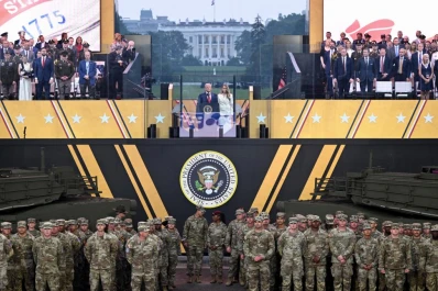 Desfile militar sin emoción: Trump quería un gran festejo