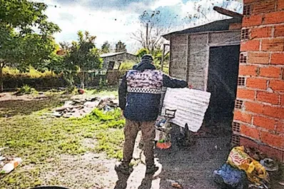 Con la ayuda de su perro redujo a un ladrón que había entrado a su casa