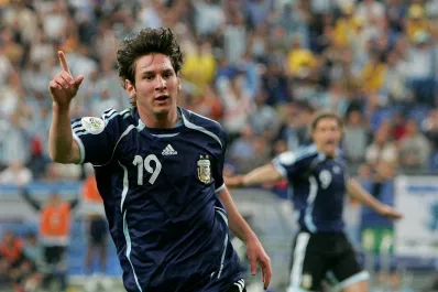 Entró 15 minutos, hizo un gol y dio una asistencia: se cumplen 19 años del debut de Messi en el Mundial