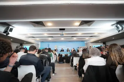 Máximo Kirchner apuntó contra la Justicia y convocó a la militancia a acompañar a Cristina en su casa