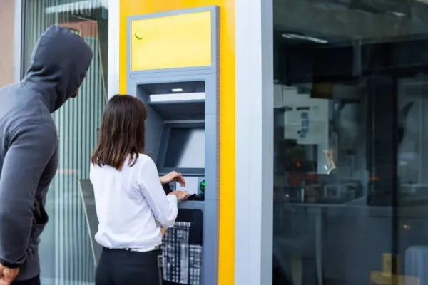 Cómo evitar el robo en cajeros automáticos