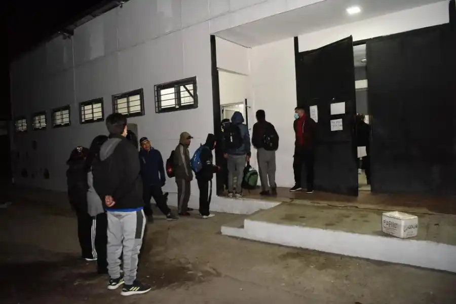 EX AUTÓDROMO. El albergue “papa Francisco” está en el Parque 9 de Julio.