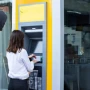 ¡Alerta roja en el cajero automático! Un simple truco puede protegerte de ladrones