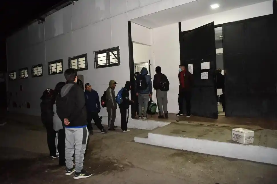 EX AUTÓDROMO. El albergue “papa Francisco” está en el Parque 9 de Julio.