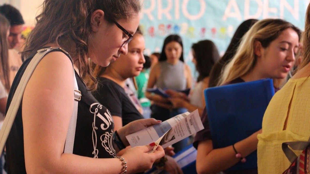 BECAS PROGRESAR. Los estudiantes siguen percibiendo $28.000 en mano, sin novedades de la Secretaría de Educación. / PROGRESAR