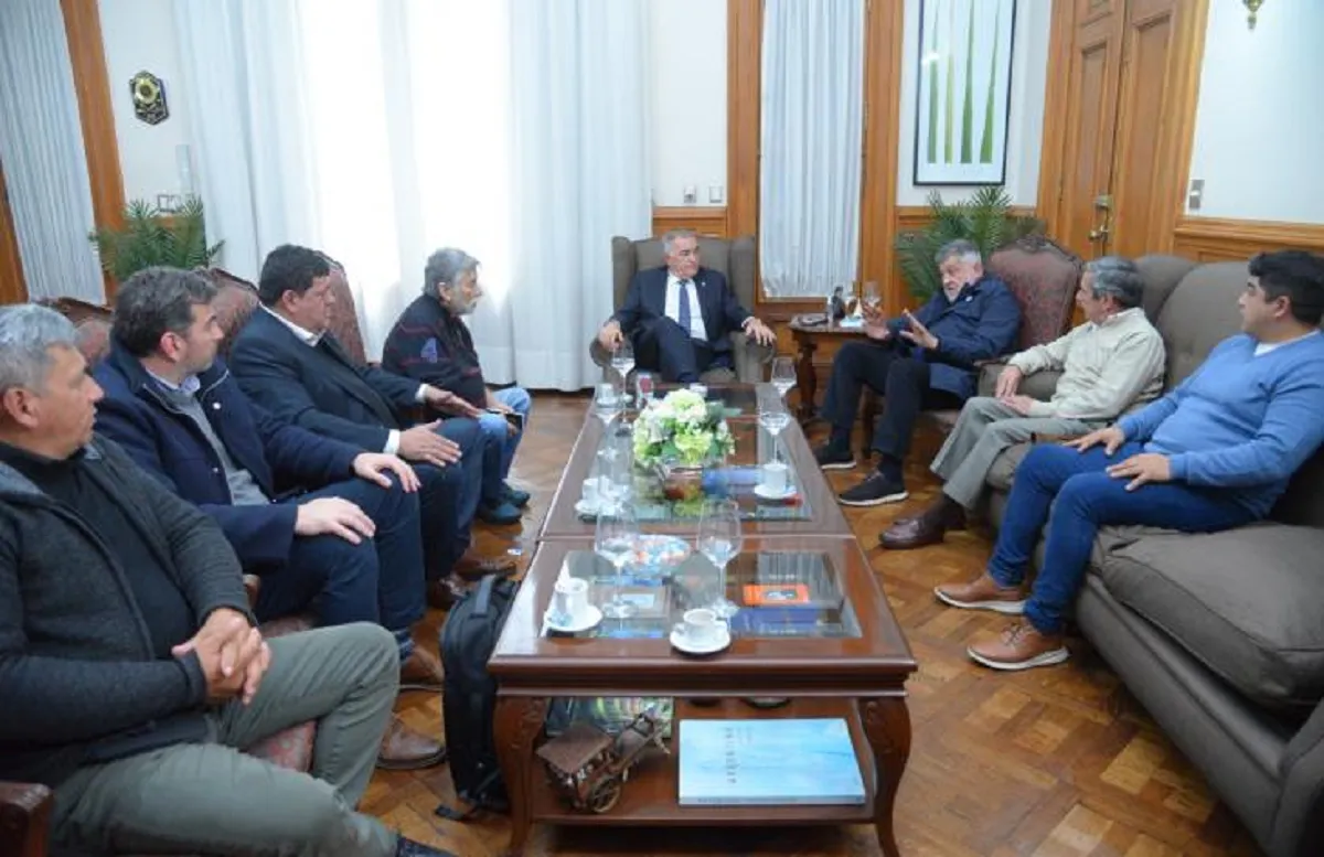 Con la mediación de Jaldo, hubo acuerdo paritario en el sector sucroalcoholero