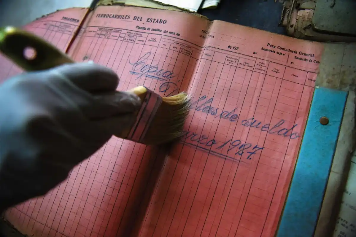 CALIGRAFÍA PERFECTA. Hay planillas contables entre los archivos que se hallaron. LA GACETA/ FOTO DE ANALÍA JARAMILLO