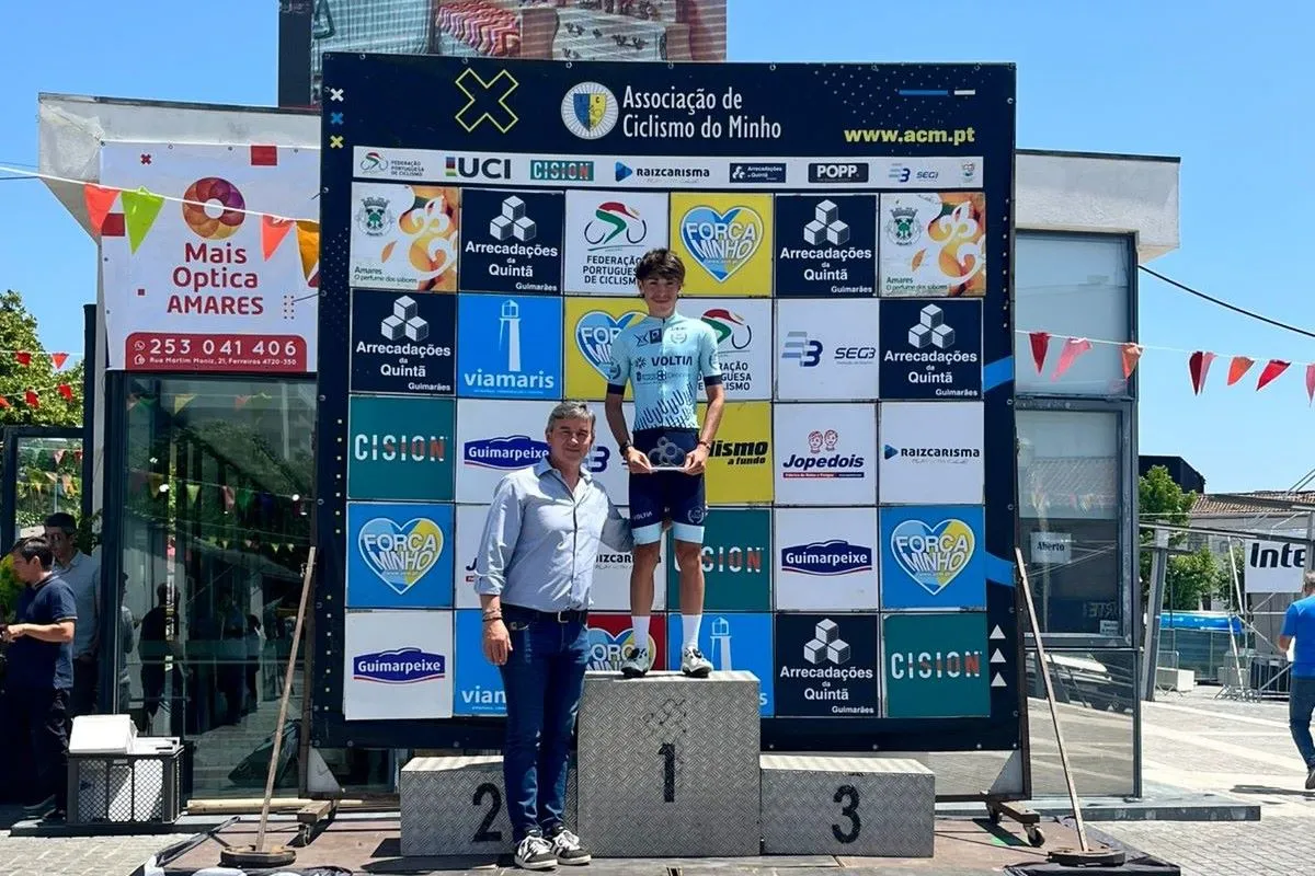 PODIO DE MONTAÑA. Agüero se muestra como ganador de la meta de montaña de la carrera portuguesa.