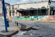 Los cráteres de Marco Avellaneda y 24 de Septiembre son un peligro que crece