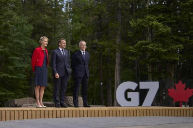 Canadá: una cumbre detrás de cercas eléctricas por miedo a los osos