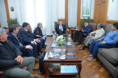 Con la mediación de Jaldo, hubo acuerdo salarial en el sector azucarero y la zafra continuará con normalidad