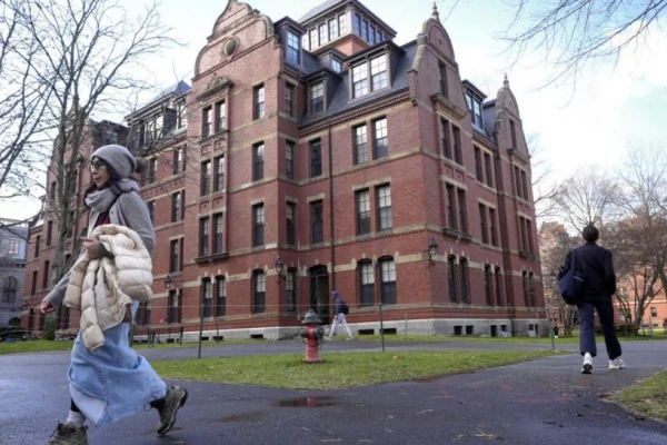 Por orden judicial, Harvard aún recibe  alumnos extranjeros