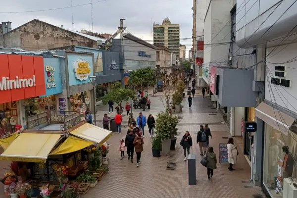 Según un relevamiento, el 80% de los argentinos cambió sus hábitos de consumo por la crisis económica