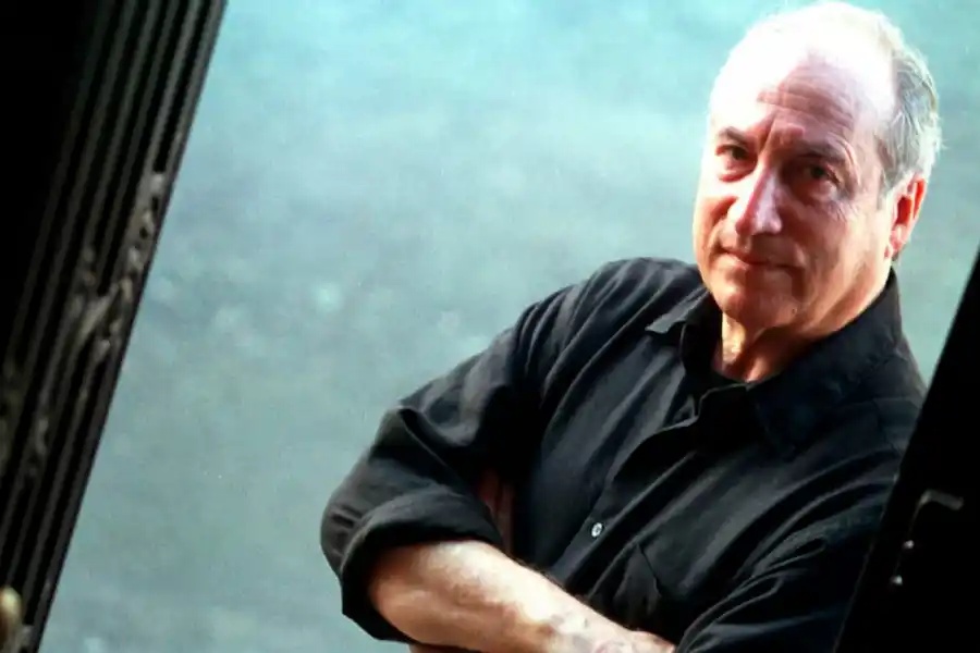 Tomás Eloy Martínez.