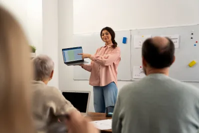 Docentes argentinos pueden formarse gratis en IA y convivencia digital con los talleres de Telecom