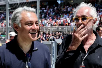 La salida de De Meo complica a Flavio Briatore y amenaza el presente de Franco Colapinto en Alpine
