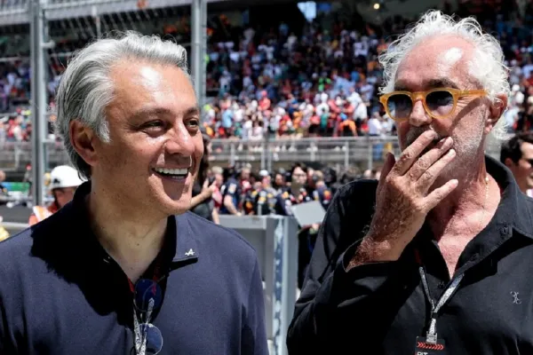 La salida de De Meo complica a Flavio Briatore y amenaza el presente de Franco Colapinto en Alpine