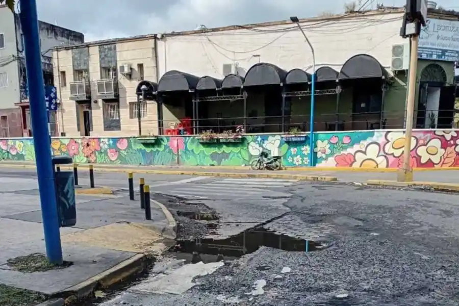 Reparan los baches de Marco Avellaneda y 24 de Septiembre, pero la Municipalidad acusa a la SAT