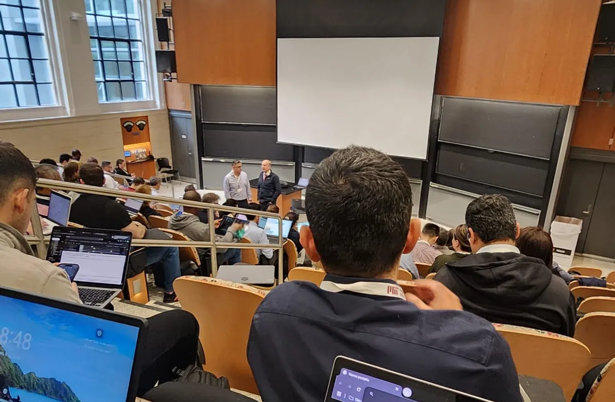 IA PARA EL FUTURO. Julián estudia en una de las universidades más prestigiosas del mundo y ya piensa cómo llevar sus aprendizajes a Tucumán. / CORTESÍA JULIÁN LUNA PASTORE