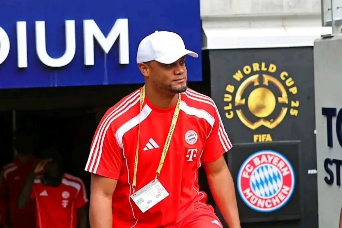EN CANCHA. Kompany, acompañado de su cuerpo técnico, viajó a Miami para ver el partido de su próximo rival.