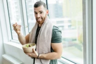 Qué comer para ganar masa muscular: los alimentos esenciales de una dieta proteica