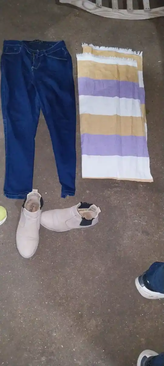 Pertenencias de la aprehendida durante los allanamientos. 