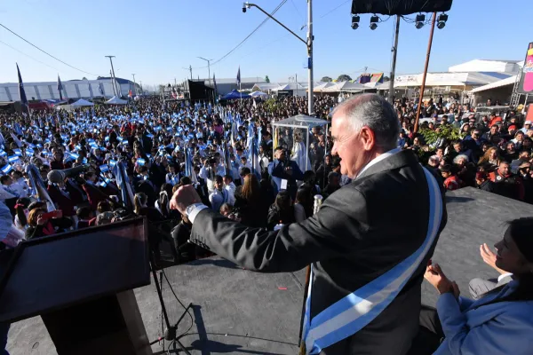 Jaldo tomó Juramento de la Bandera a estudiantes de Famaillá