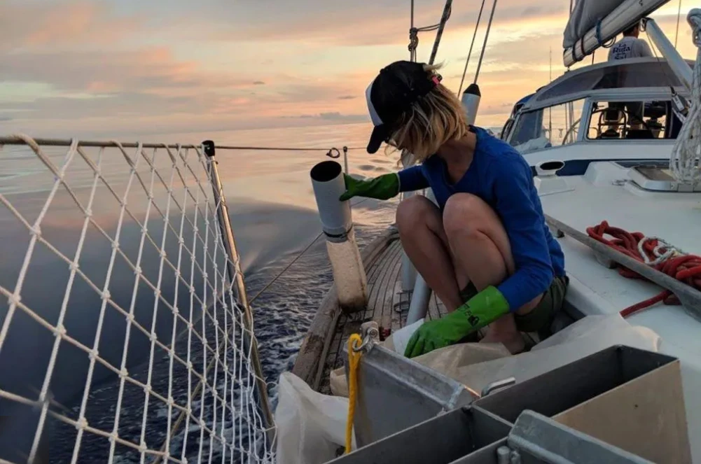 EXPEDICIÓN POR EL ATLÁNTICO. Agustina recorrió distintos sitios del océano para probar si había contaminación.