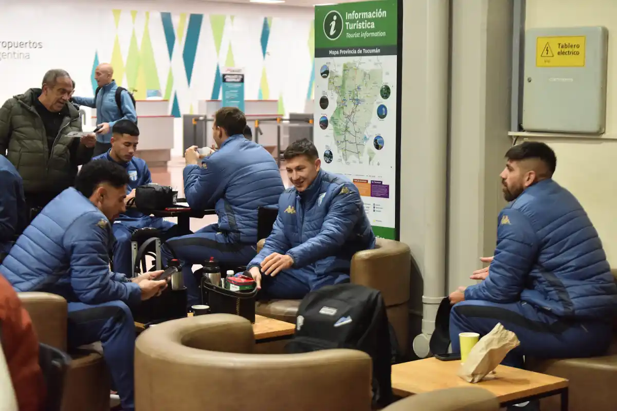 BUEN HUMOR. Ferrari se sentó junto a Ortiz y Díaz. 