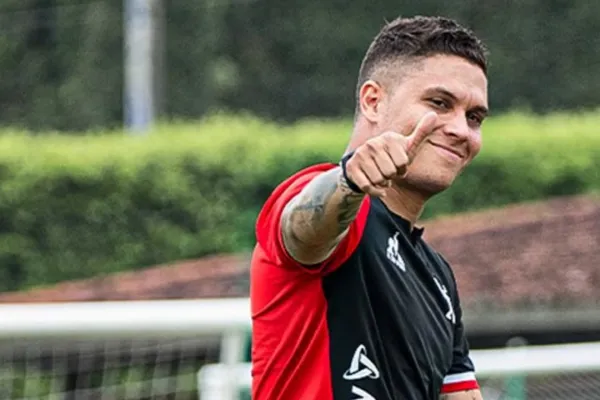 Juanfer Quintero en el ojo de la tormenta y cerca de salir de América de Cali